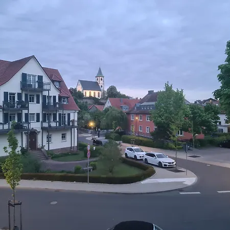 Apartment Homefeld - Elegante Und Moderne Zentral In Bei Fulda Mit Kueche, Kostenlosem Parkplatz Und Wlan Huenfeld